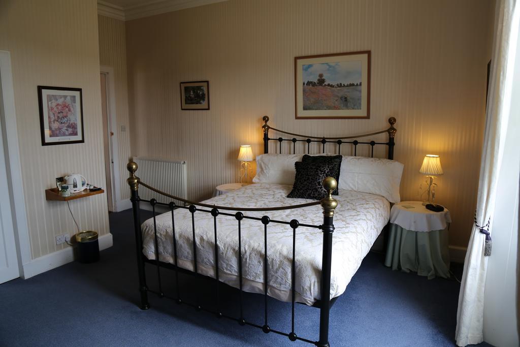 The Pines Guesthouse Elgin Zimmer foto